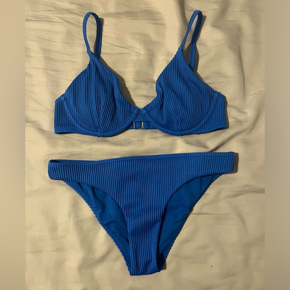 HOLLISTER Underwire Women’s Bikini Set Size S/M